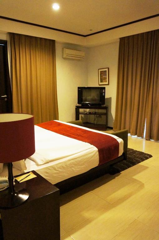 Rumah Nenek Hotel And Restaurant Padang  Exterior photo